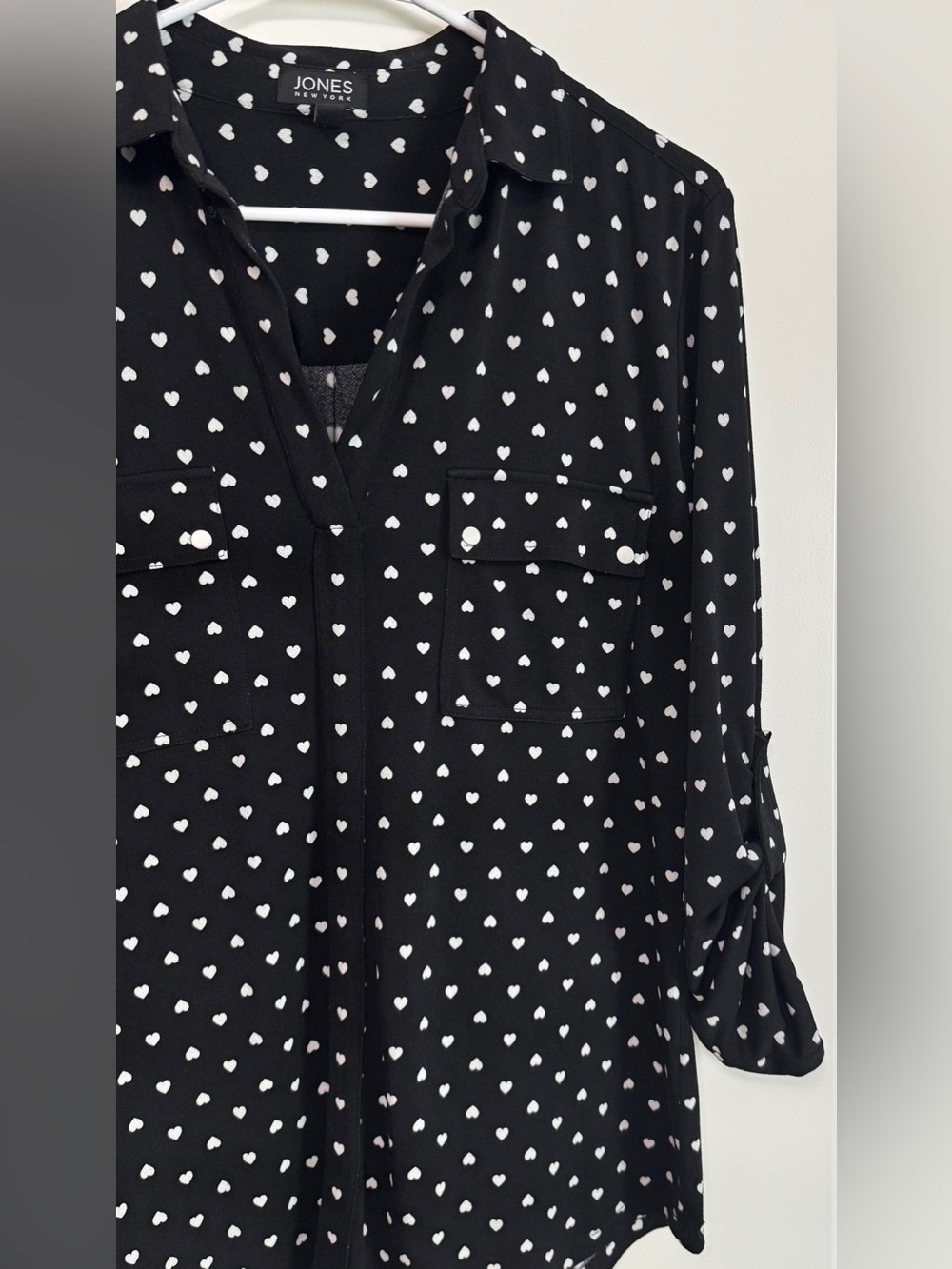 Jones New York Black White Heart Print Roll Tab Sleeve Blouse Size M - Picture 7 of 10